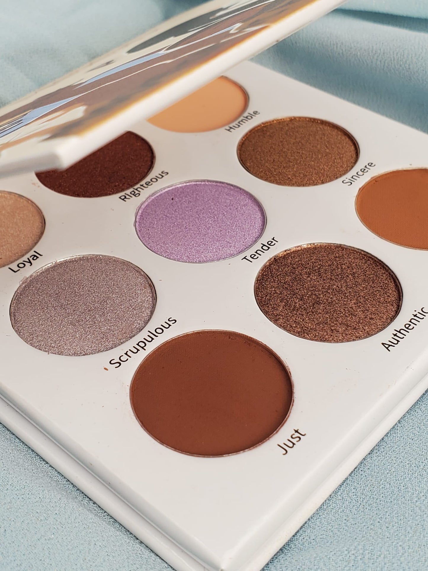 Modest Eyeshadow Palette - Nuetral Shades